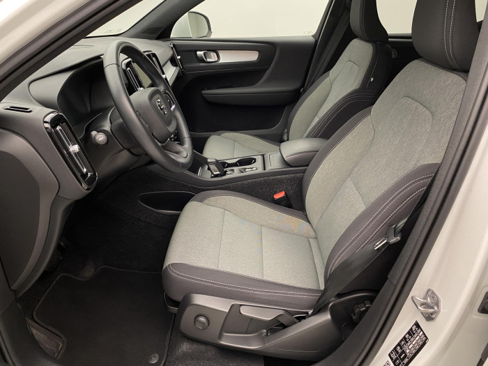 Volvo XC40 B4 MOMENTUM AUT CZ 2.0 Momentum