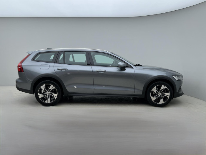 Volvo V60 CC B4 PRO AUT 1.maj. REZERVACE 2.0 CC CC