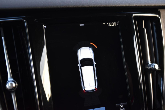 Volvo V60 B4 MOMENTUM ADV. REZERVACE 2.0 Momentum