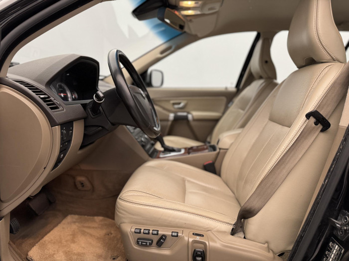 Volvo XC90 D5 AWD EXECUTIVE AUT 7 míst 2.4 d Executive