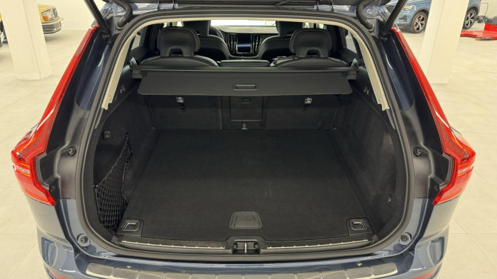 Volvo XC60 B4 AWD ULTIMATE REZERVACE