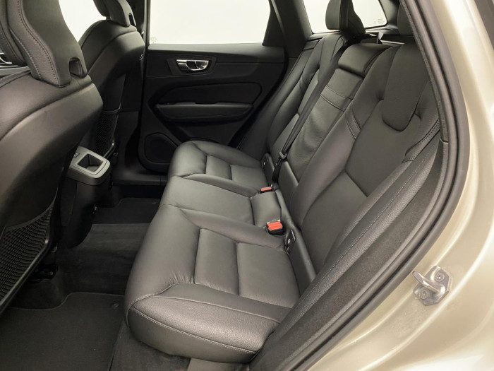 Volvo XC60 T5 AWD MOMENTUM AUT REZERVACE 2.0 Momentum