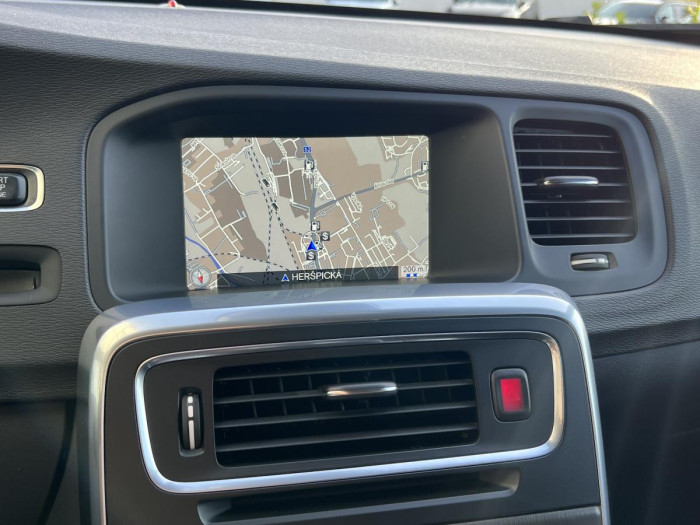 Volvo V60 D4 NEZ.TOPENÍ Aut 2.0 d