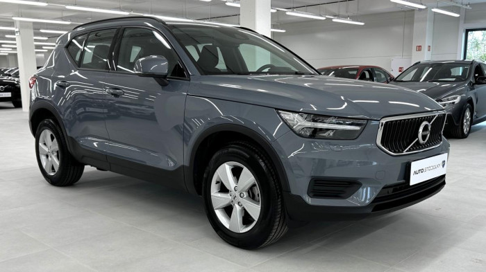 Volvo XC40 T2 CORE AUT REZERVACE