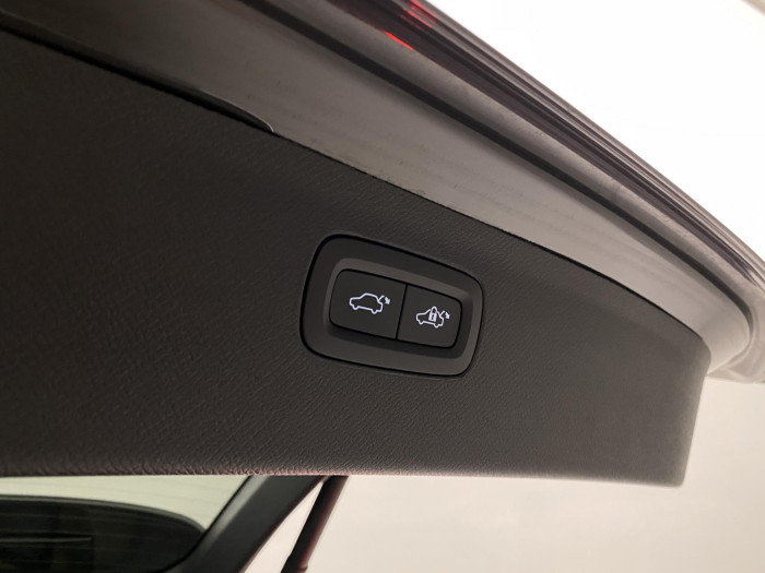 Volvo XC90 B5 AWD PLUS BRIGHT REZERVACE