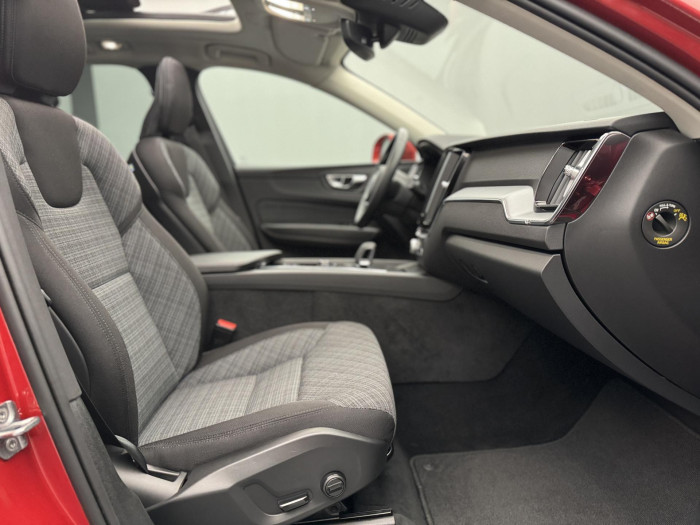 Volvo XC60 B4 AWD MOMENTUM PRO CZ 2.0 Momentum