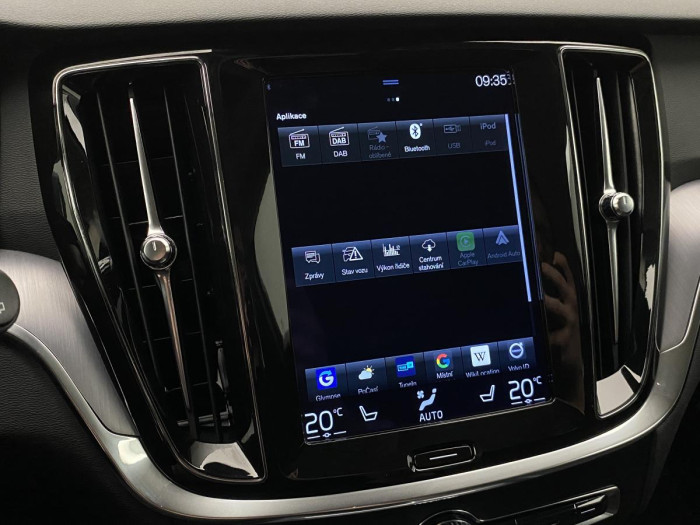 Volvo V60 B4 MOMENTUM AUT REZERVACE 2.0 Momentum