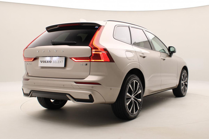 Volvo XC60 B4 AWD DARK ULTIMATE REZERVACE