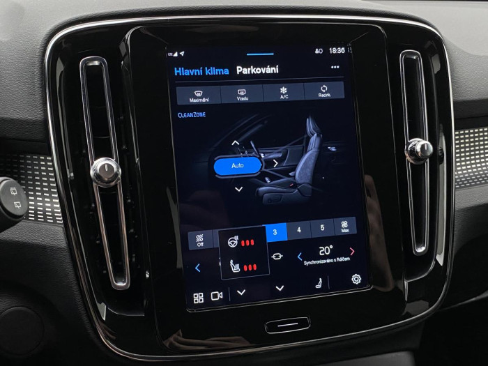 Volvo XC40 P6 RECHARGE ČR 69kWh REZERVACE