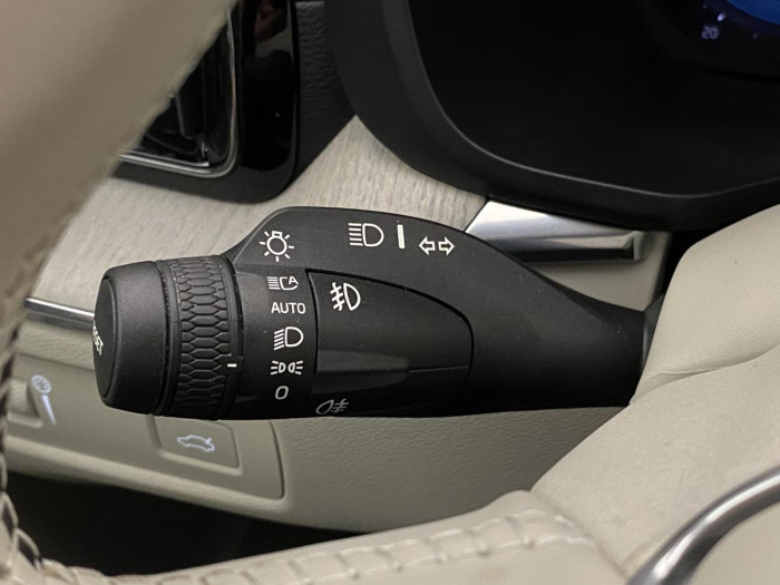 Volvo XC60 B5 AWD INSCRIPTION REZERVACE