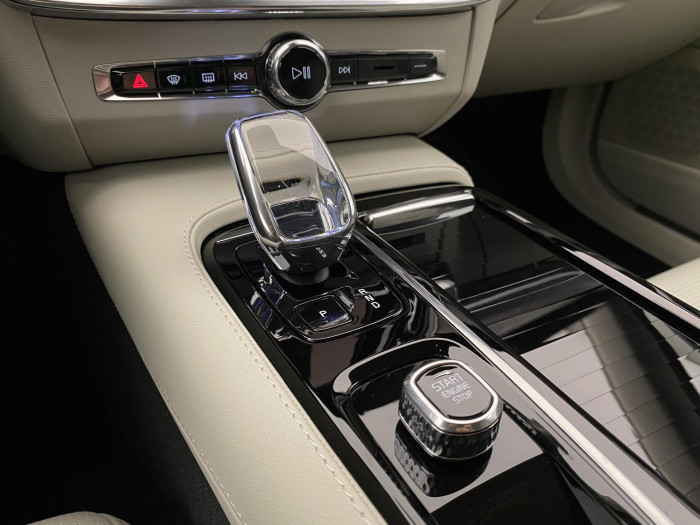 Volvo V90 T6 AWD Plug-in DARK PLUS AUT