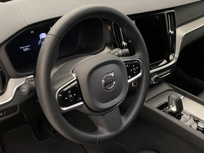 Volvo V60 B4 ULTIMATE DARK AUT REZERVACE