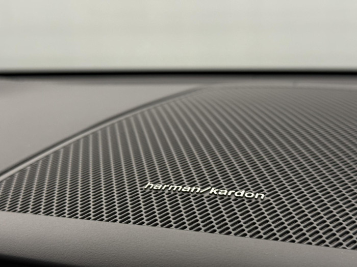 Volvo XC60 B5 AWD DARK ULTRA REZERVACE