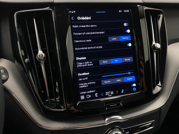 Volvo XC60 B4 AWD PLUS DARK REZERVACE