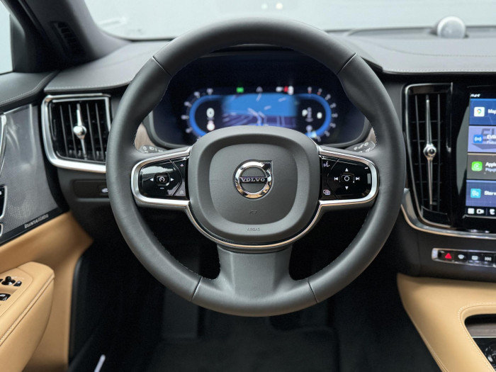 Volvo V90 B6 AWD ULTIMATE REZERVACE