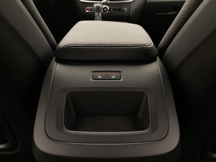 Volvo XC60 T5 AWD MOMENTUM AUT REZERVACE 2.0 Momentum