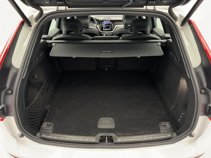 Volvo XC60 B5 AWD R-DESIGN AUT