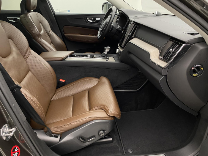 Volvo XC60 T6 AWD INSCRIPTION AUT CZ