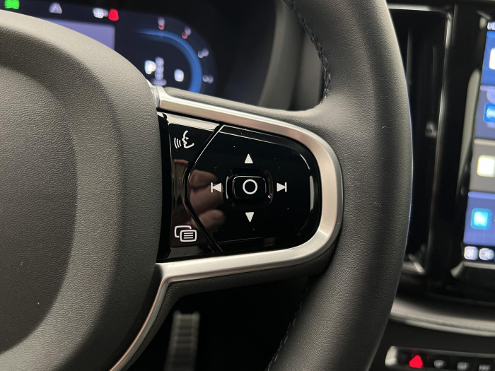 Volvo XC60 B5 AWD R-DESIGN AUT