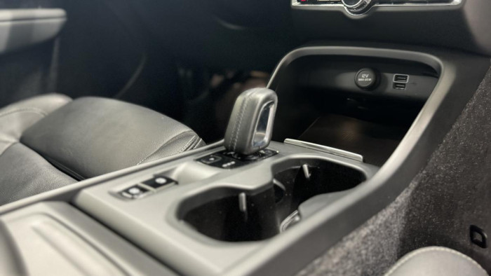 Volvo XC40 T4 AWD MOMENTUM AUT REZERVACE 2.0 Momentum