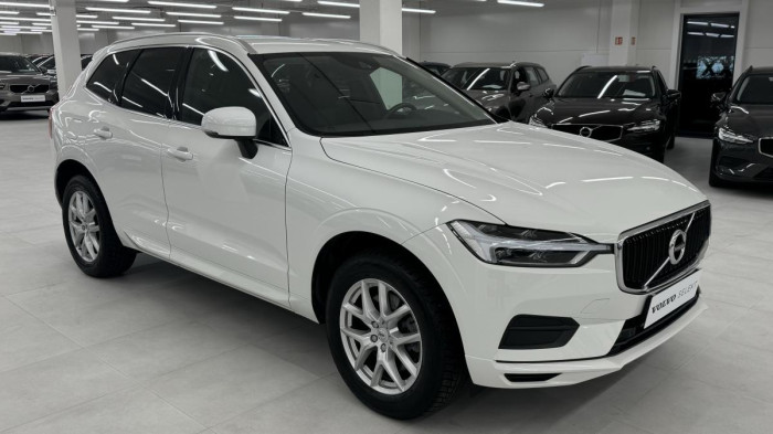 Volvo XC60 B4 AWD MOMENTUM REZERVACE 2.0 Momentum
