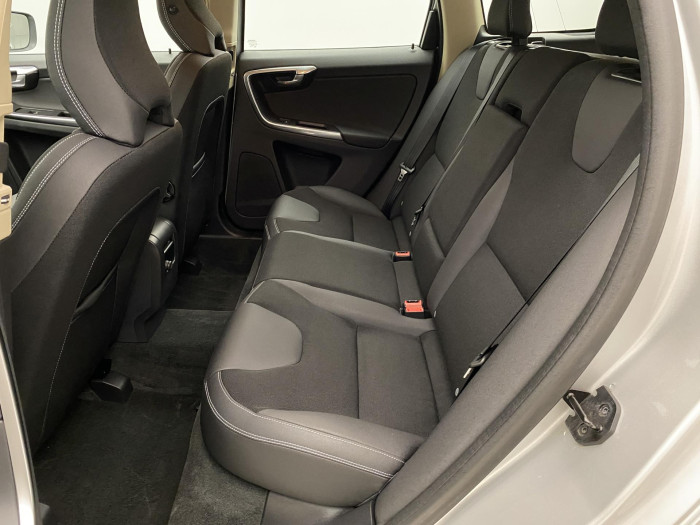 Volvo XC60 D5 AWD MOMENTUM AUT CZ 2.4 d Momentum