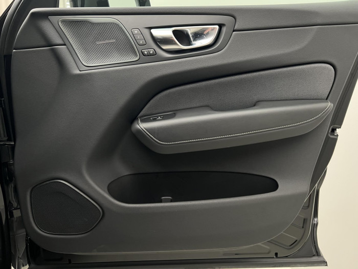 Volvo XC60 T6 AWD R-DESIGN AUT REZERVACE