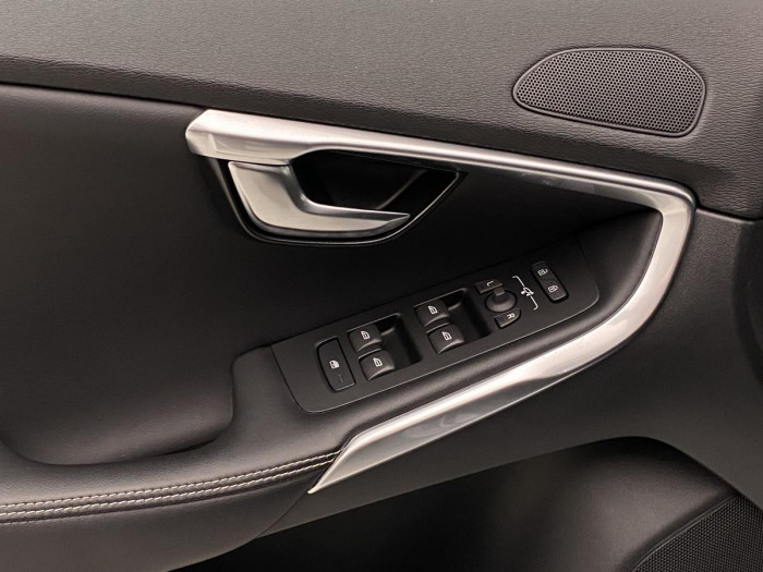 Volvo V40 T3 R-DESIGN AUT REZERVACE