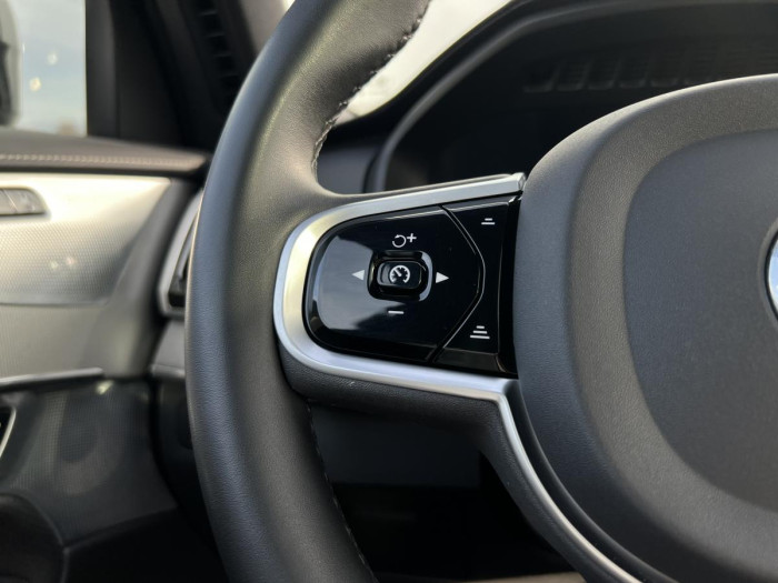 Volvo XC90 B5 AWD R-DESIGN 7 MÍSTNÁ Aut