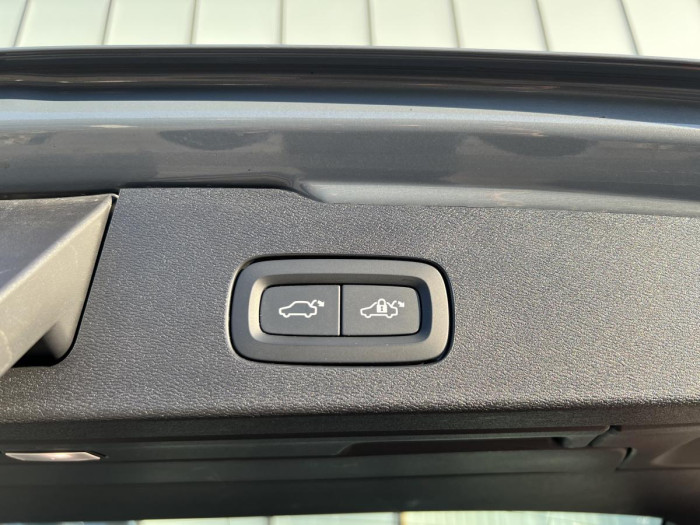 Volvo V60 CROSS COUNTRY B4 AWD REZERVACE