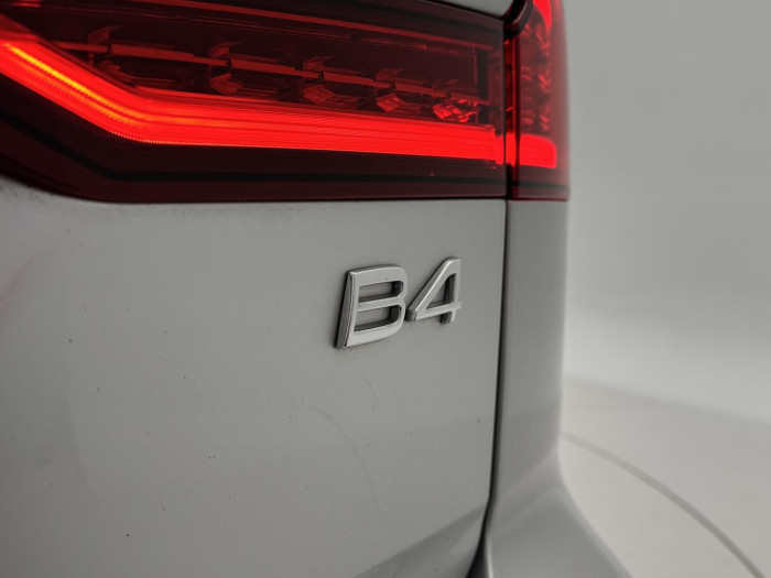 Volvo V60 B4 INSCRIPTION AUT REZERVACE