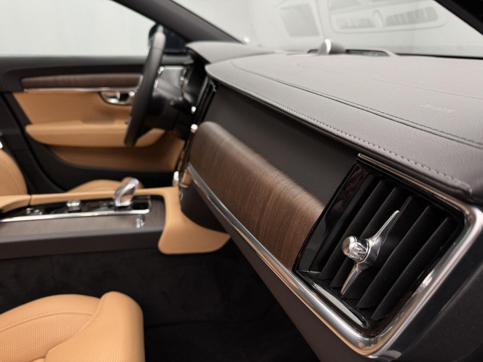 Volvo V90 B6 AWD ULTIMATE REZERVACE