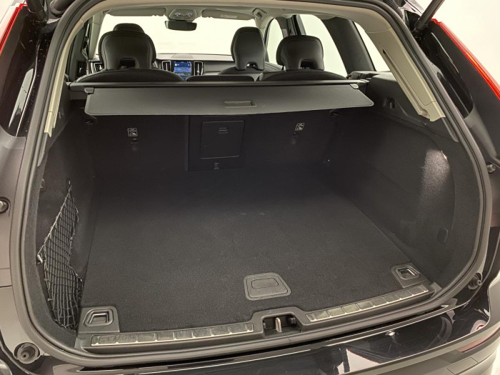 Volvo XC60 B4 MOMENTUM PRO AUT REZERVACE 2.0 Momentum