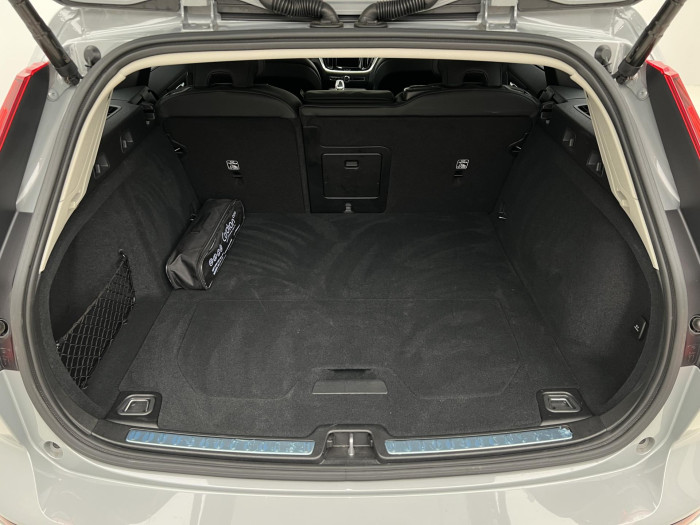 Volvo V60 T6 AWD RECHARGE ULTRA BRIGHT