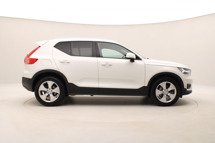 Volvo XC40 B4 MOMENTUM REZERVACE 2.0 Momentum