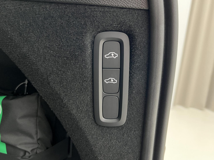 Volvo XC90 T8 AWD RECHARGE DARK ULTRA AUT