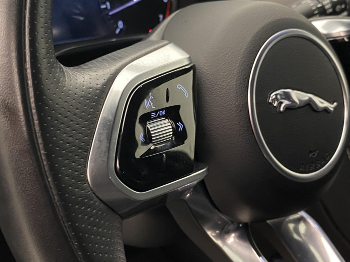 Jaguar F-Pace P250 R-DYNAMIC SE REZERVACE 2.0 Dynamic SE