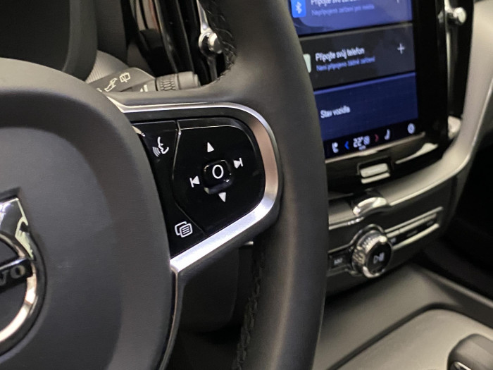 Volvo XC60 B4 AWD R-DESIGN REZERVACE