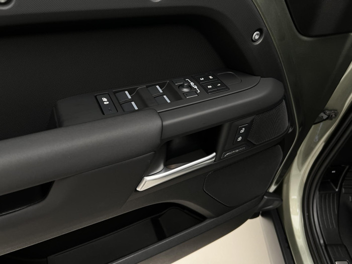 Land Rover Defender 110 D300 X-DYNAMIC SE AWD Aut 3.0 d Dynamic SE