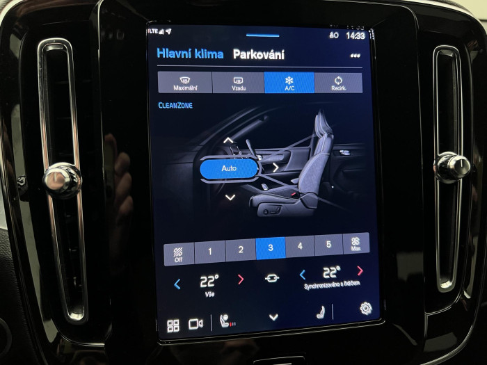 Volvo XC40 B3 PLUS DARK AUT CZ 1.maj.