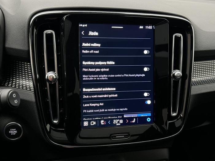 Volvo XC40 B3 ULTRA DARK AUT CZ