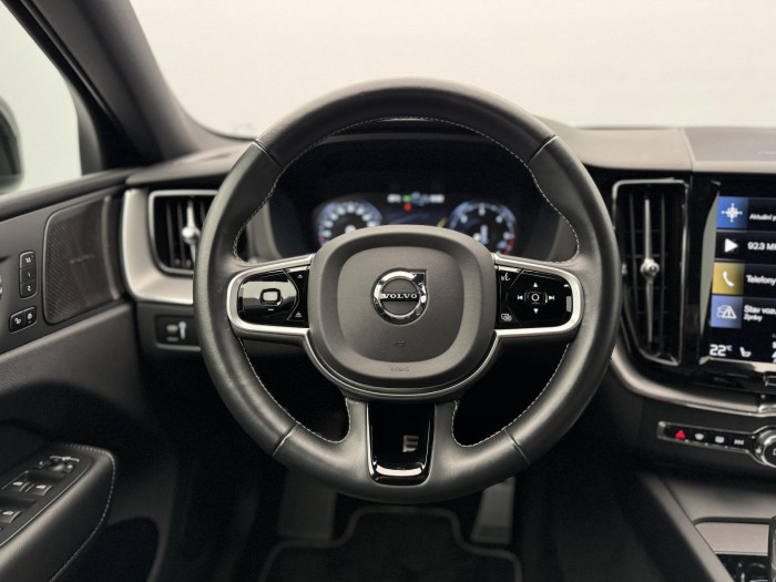 Volvo XC60 B5 AWD R-DESIGN AUT