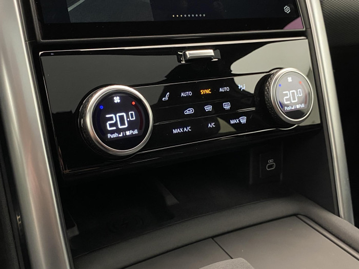 Land Rover Discovery D250 AWD R-DYNAMIC REZERVACE 3.0 d Dynamic