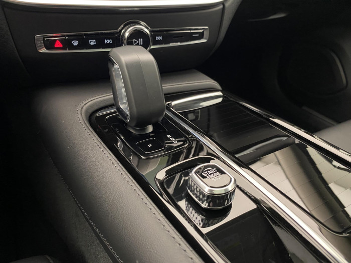 Volvo V60 T8 AWD RECHARGE DARK PLUS CZ