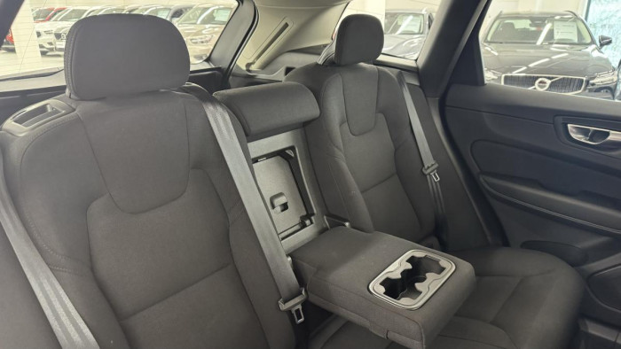 Volvo XC60 B4 AWD MOMENTUM AUT 2.0 Momentum