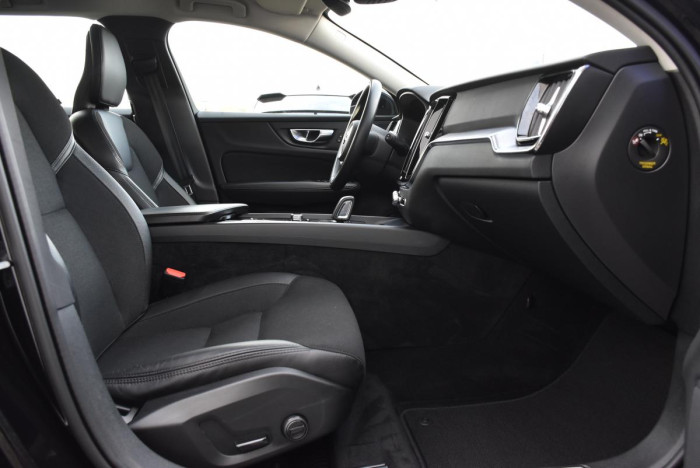 Volvo V60 B4 MOMENTUM REZERVACE 2.0 Momentum