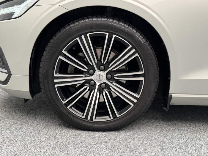 Volvo S60 B4 INSCRIPTION AUT CZ