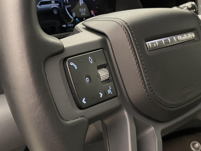 Land Rover Defender 110 D300 X-DYNAMIC HSE AWD 7m 3.0 d Dynamic