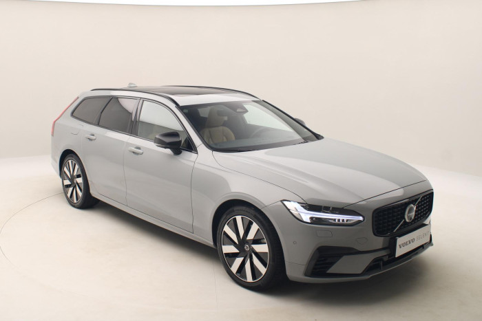 Volvo V90 T8 AWD ULTIMATE REZERVACE