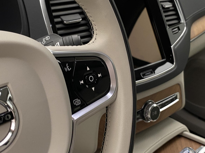 Volvo XC90 B5 AWD INCRIPTION REZERVACE